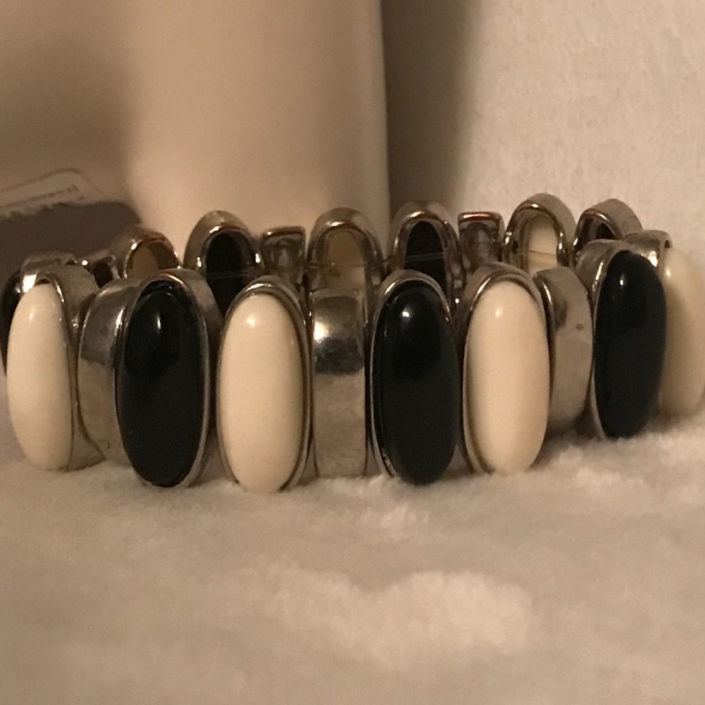 💋Black and White bracelet💋